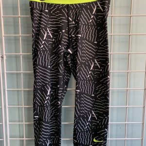Size 10/12 - Black/White/Yellow Nike Pro Capri Legging