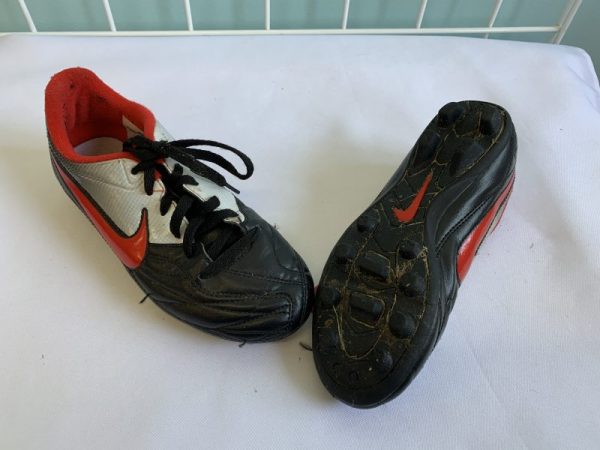 Cleat - 01 Youth, Black & Red Nike