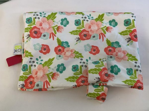 Gear: Carseat Blanket by Goldbug in White Floral
