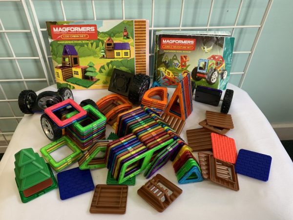 Toy: 125 pc. Magformers Log Cabin & Jungle Adventure Set