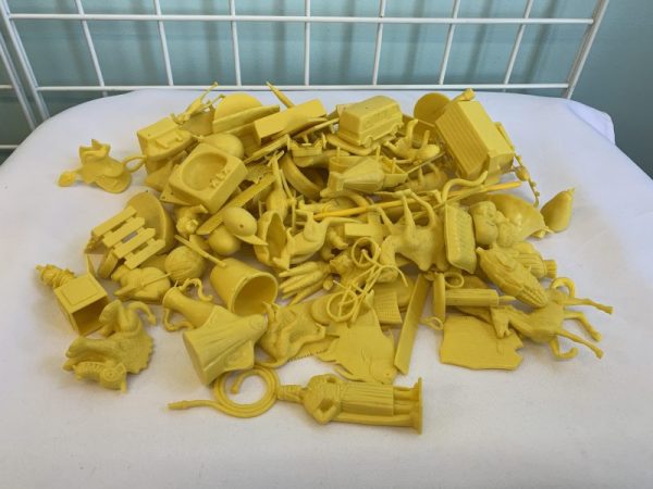 Toy: Yellow Figure Set - 105 Pieces