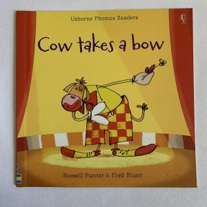 Picture Book - Usborne Phonics Readers, Cow Takes a Bow