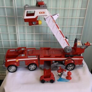 Toy: Paw Patrol - Ultimate Rescue Fire Truck
