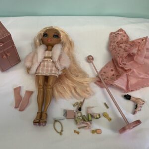 Toy: Doll - Rainbow High - Pink