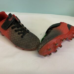 Cleat - 01 Youth, Black/Red Bom Kinta