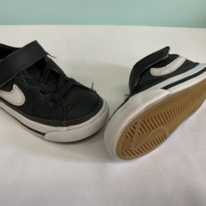 Shoes - Size 06 Infant, Black/White Nike