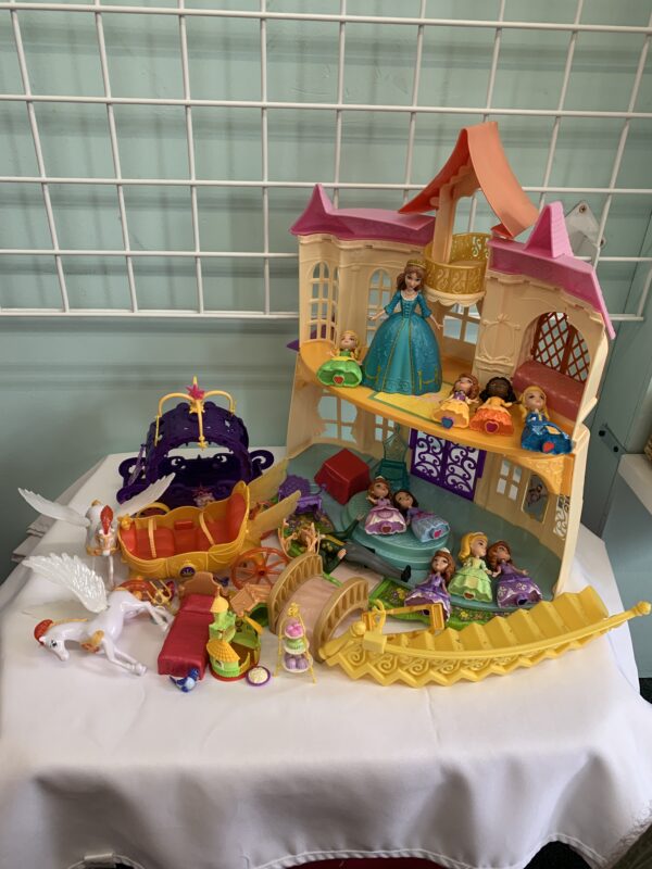 Toy: Disney Princess Sofia the First Magical Talking Castle