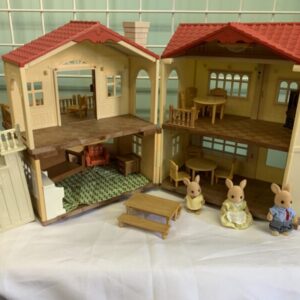 Toy: Calico Critters Red Roof Country Home with Bunny Family