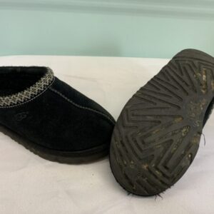 Slipper - Size 01 Youth, Black Ugg